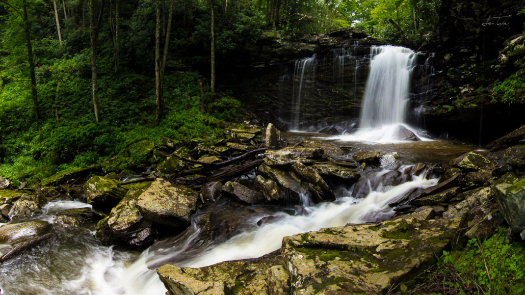 Image of a waterfall in the Mon National Forest